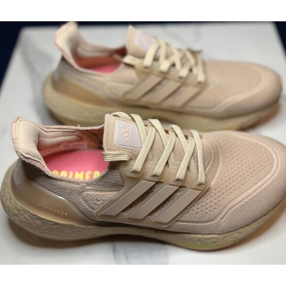 Reduced Price!! Brand New Adidas Ultra Boost 21 Size W7.5 - Picture 1 of 3